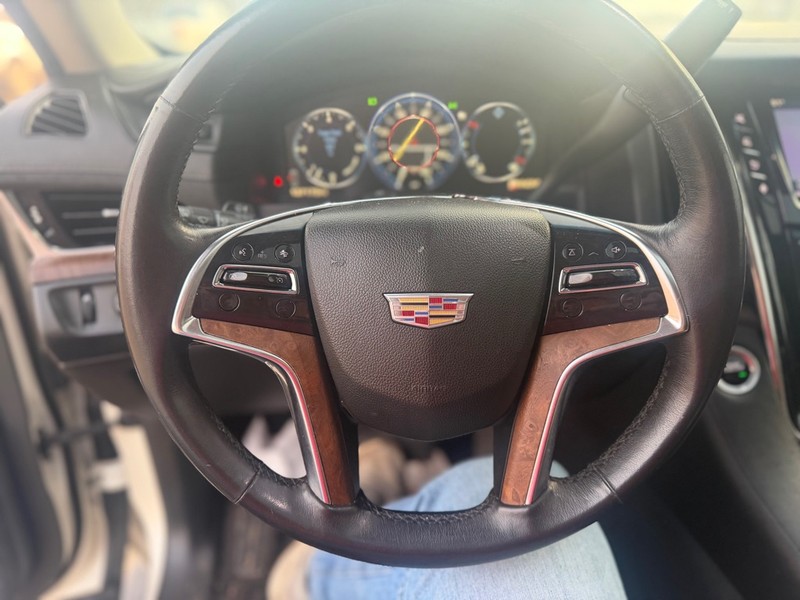 Cadillac Escalade Vehicle Full-screen Gallery Image 12