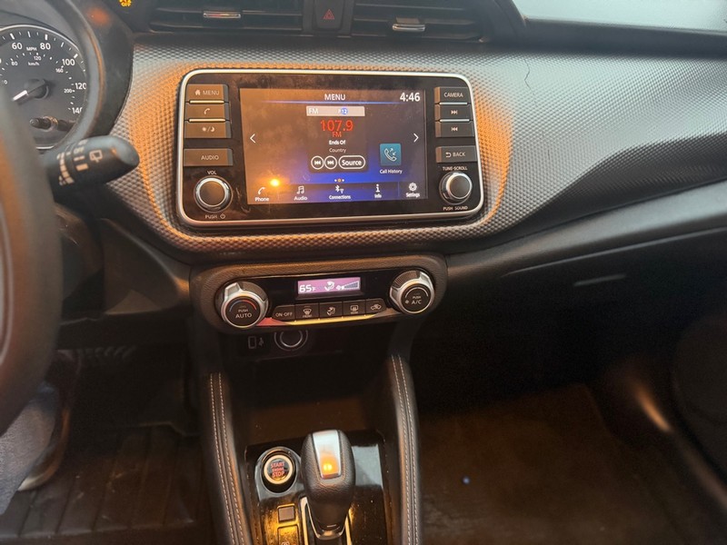 Nissan Kicks Vehicle Full-screen Gallery Image 7