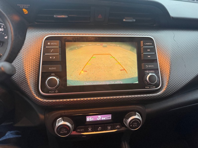 Nissan Kicks Vehicle Full-screen Gallery Image 8