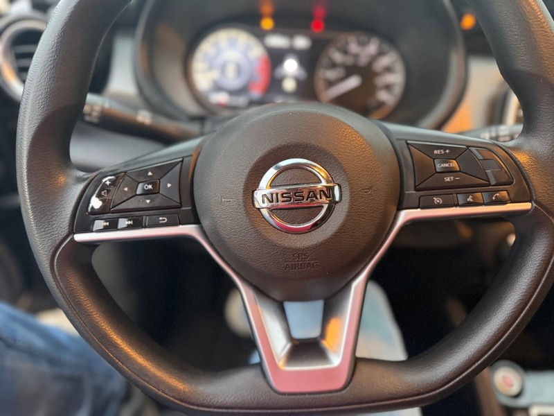 Nissan Kicks Vehicle Full-screen Gallery Image 9