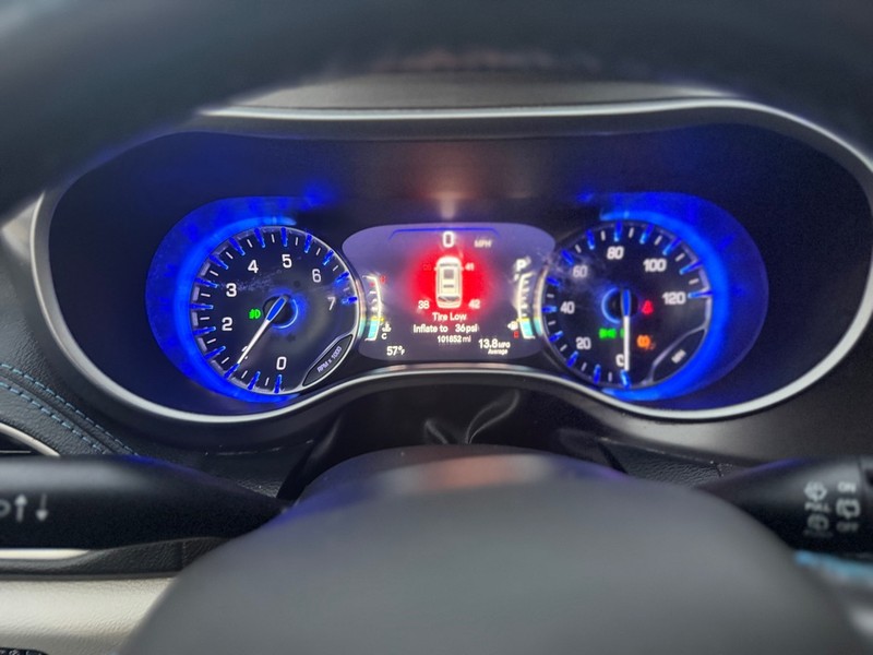 Chrysler Pacifica Vehicle Full-screen Gallery Image 11