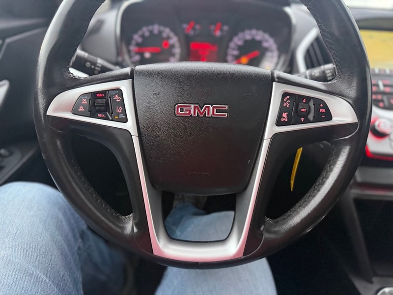 GMC Terrain Vehicle Full-screen Gallery Image 9