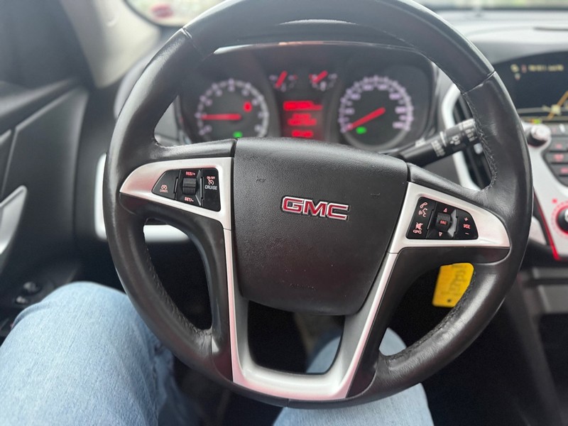 GMC Terrain Vehicle Full-screen Gallery Image 10