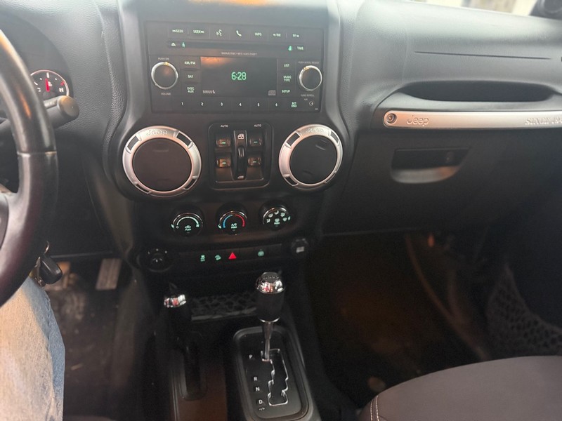 Jeep Wrangler Unlimited Vehicle Full-screen Gallery Image 7