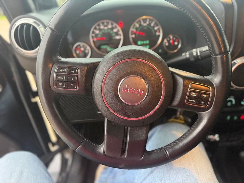 Jeep Wrangler Unlimited Vehicle Full-screen Gallery Image 8