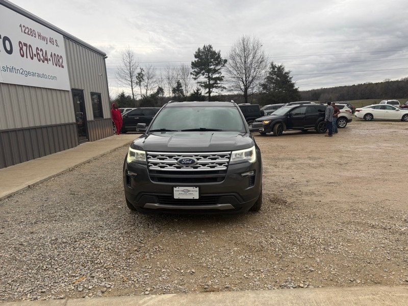 Ford Explorer Vehicle Full-screen Gallery Image 2