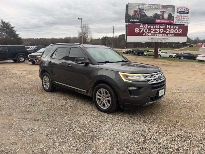 Ford Explorer Vehicle Full-screen Gallery Image 3