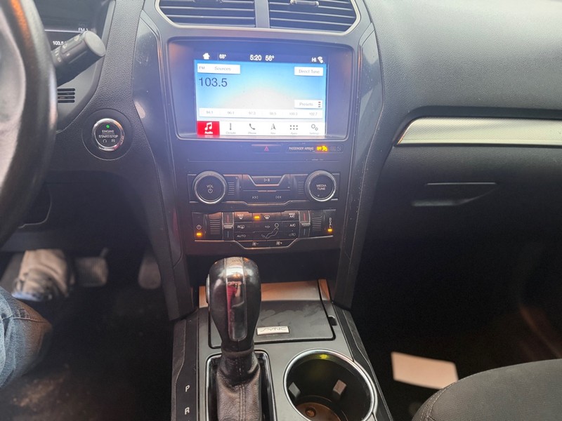 Ford Explorer Vehicle Full-screen Gallery Image 8