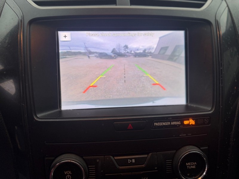 Ford Explorer Vehicle Full-screen Gallery Image 9