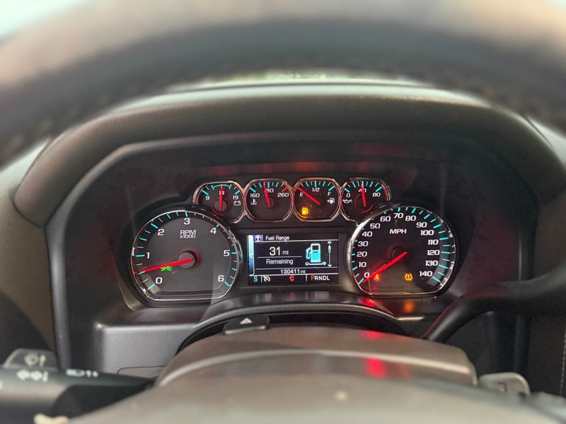 GMC Sierra 1500 Vehicle Full-screen Gallery Image 12