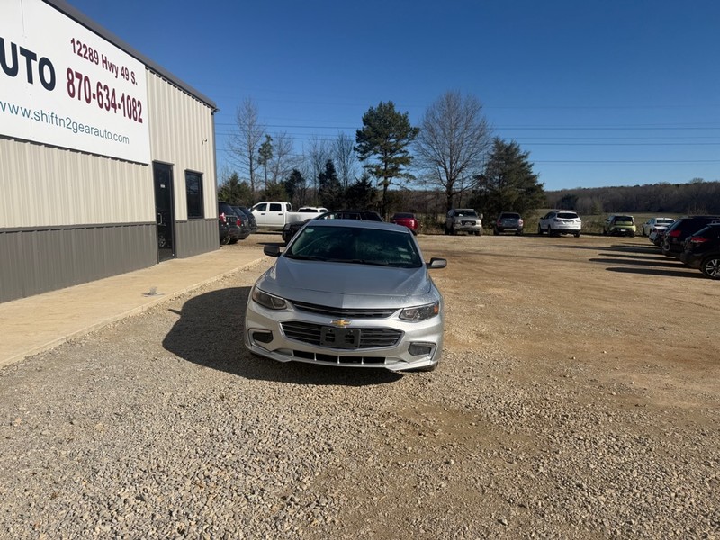 Chevrolet Malibu Vehicle Full-screen Gallery Image 2