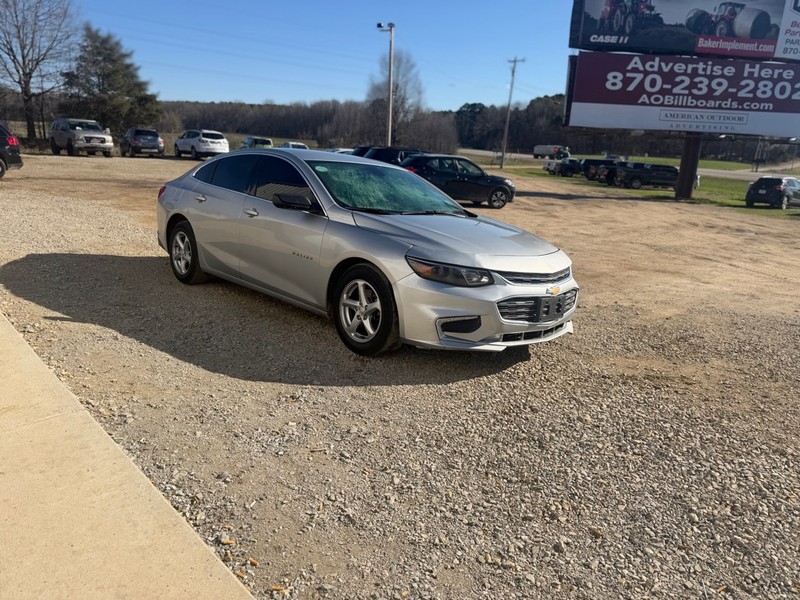 Chevrolet Malibu Vehicle Full-screen Gallery Image 3