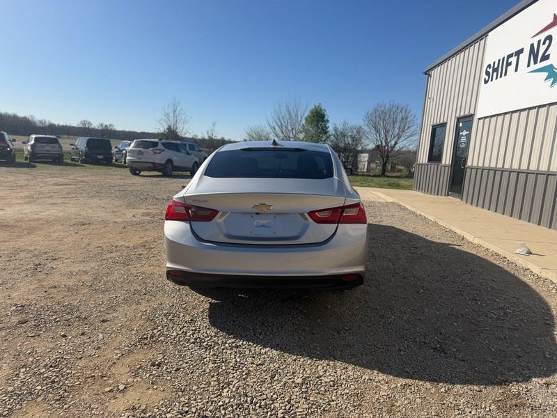 Chevrolet Malibu Vehicle Full-screen Gallery Image 4