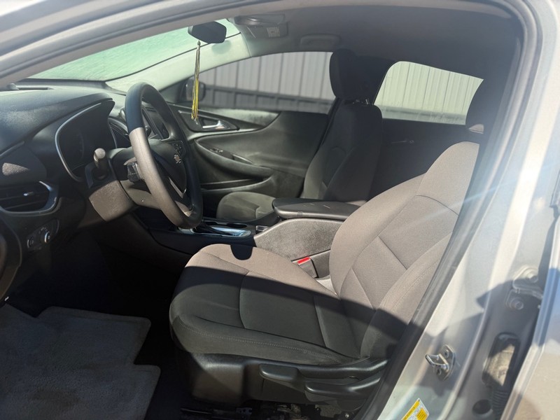 Chevrolet Malibu Vehicle Full-screen Gallery Image 6