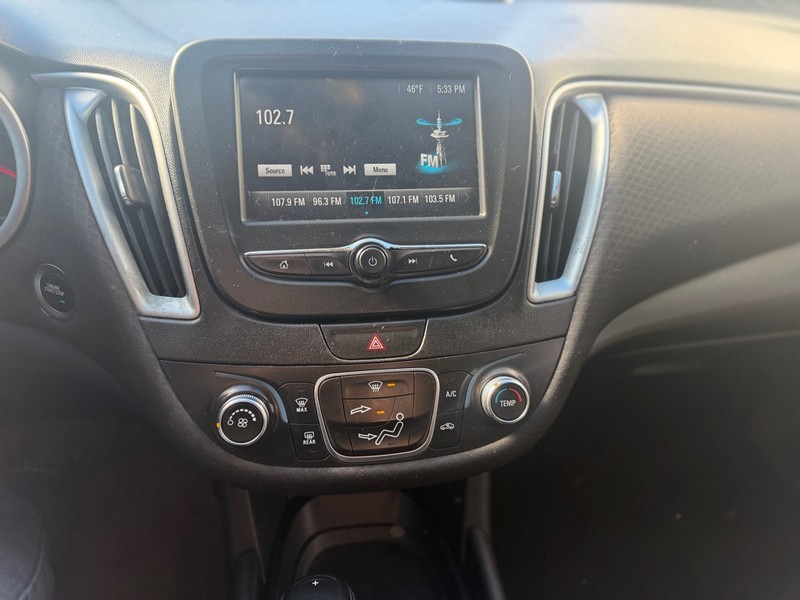 Chevrolet Malibu Vehicle Full-screen Gallery Image 7