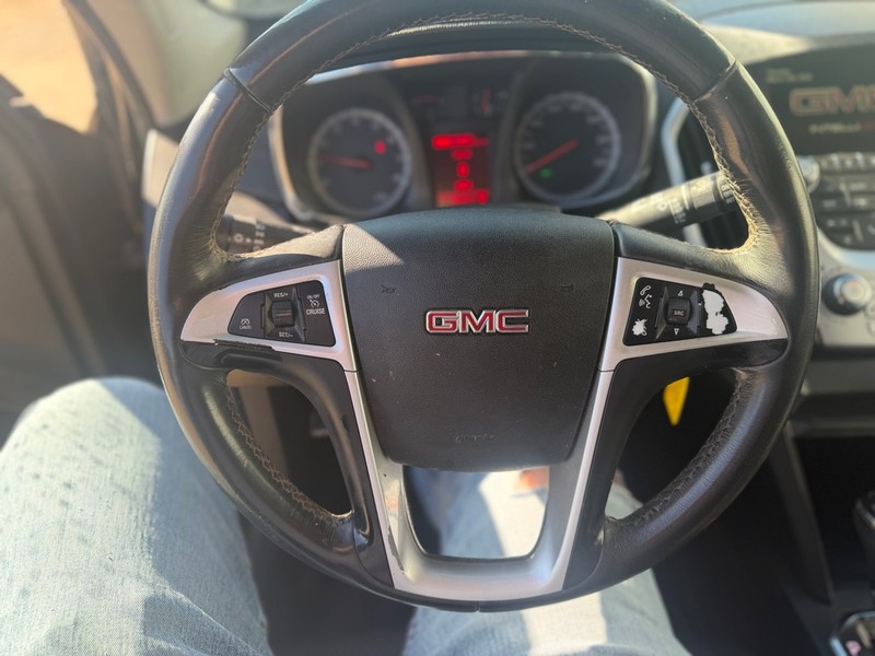 GMC Terrain Vehicle Full-screen Gallery Image 9