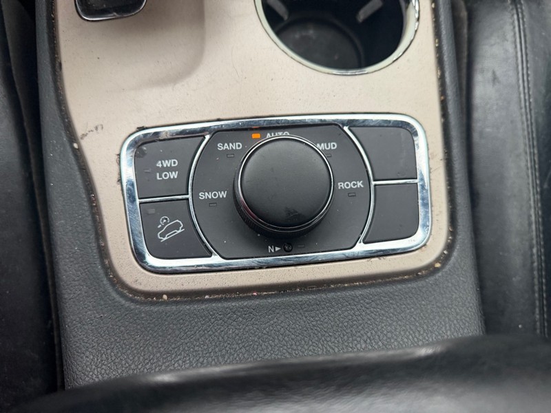 Jeep Grand Cherokee Vehicle Full-screen Gallery Image 10