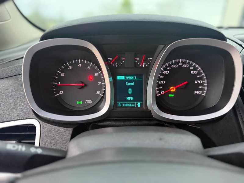 Chevrolet Equinox Vehicle Full-screen Gallery Image 10