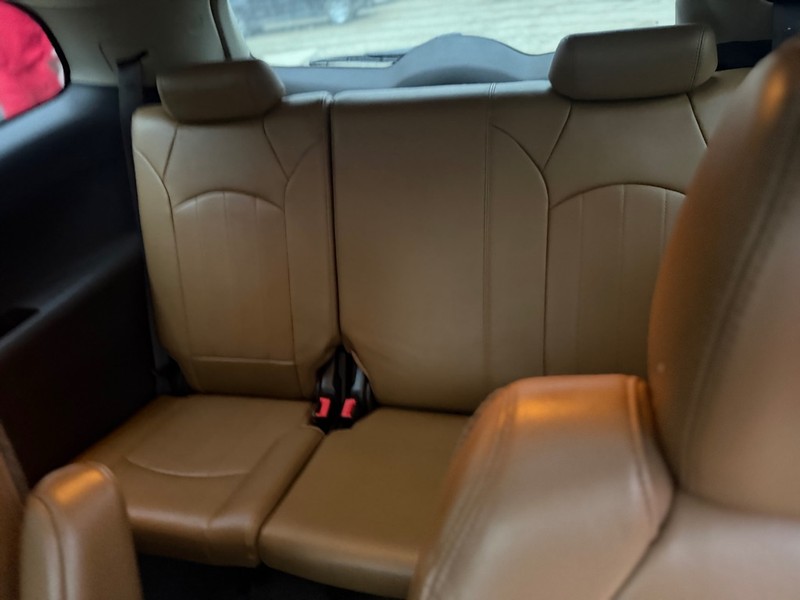 Buick Enclave Vehicle Full-screen Gallery Image 5