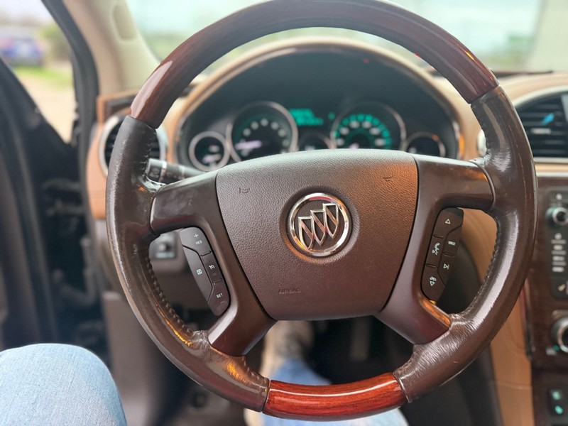 Buick Enclave Vehicle Full-screen Gallery Image 10