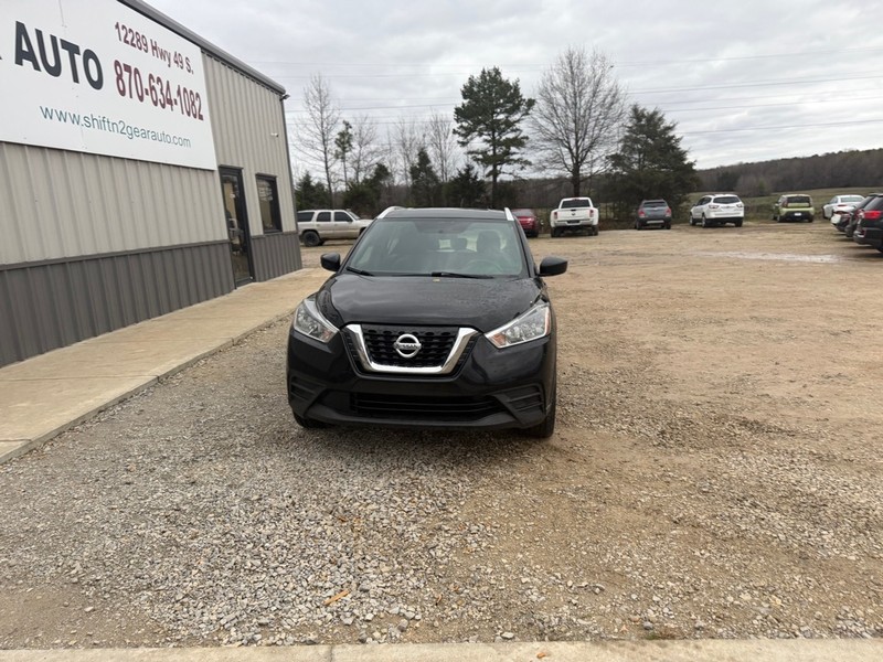 Nissan Kicks Vehicle Full-screen Gallery Image 2