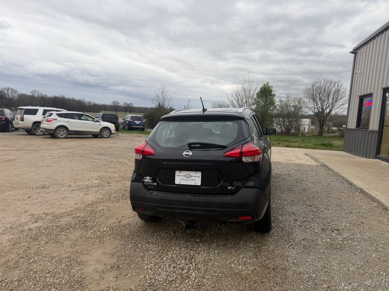 Nissan Kicks Vehicle Full-screen Gallery Image 4