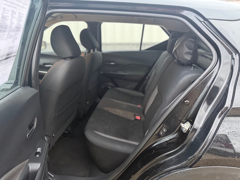 Nissan Kicks Vehicle Full-screen Gallery Image 5