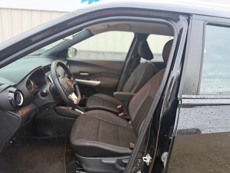 Nissan Kicks Vehicle Full-screen Gallery Image 6