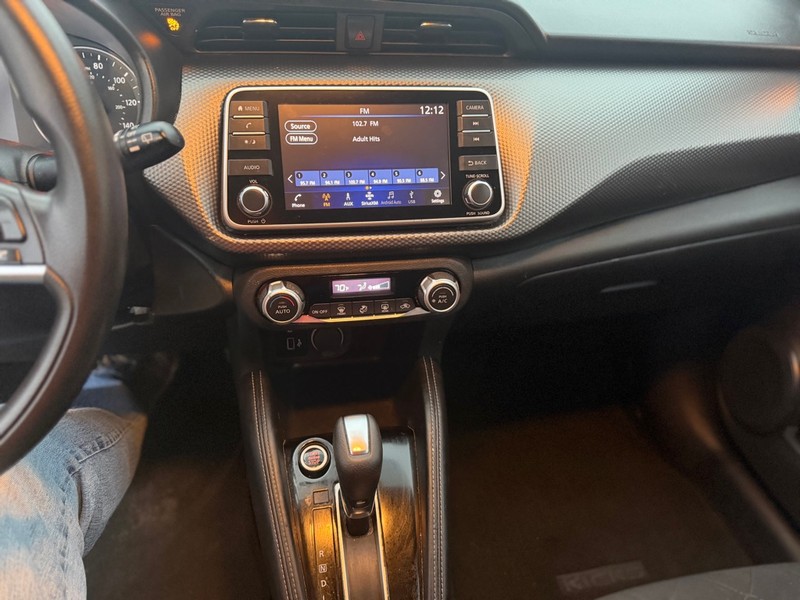 Nissan Kicks Vehicle Full-screen Gallery Image 7