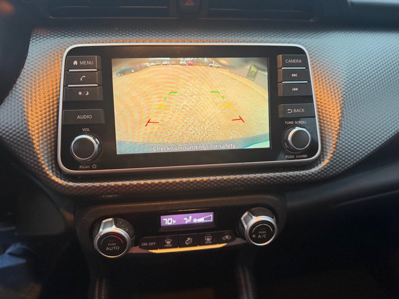 Nissan Kicks Vehicle Full-screen Gallery Image 8