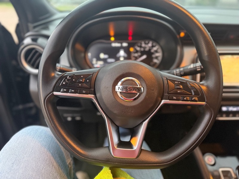 Nissan Kicks Vehicle Full-screen Gallery Image 9