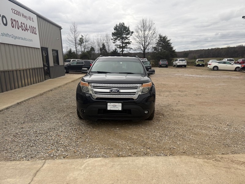 Ford Explorer Vehicle Full-screen Gallery Image 2