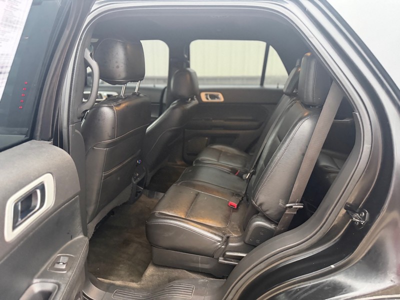 Ford Explorer Vehicle Full-screen Gallery Image 6