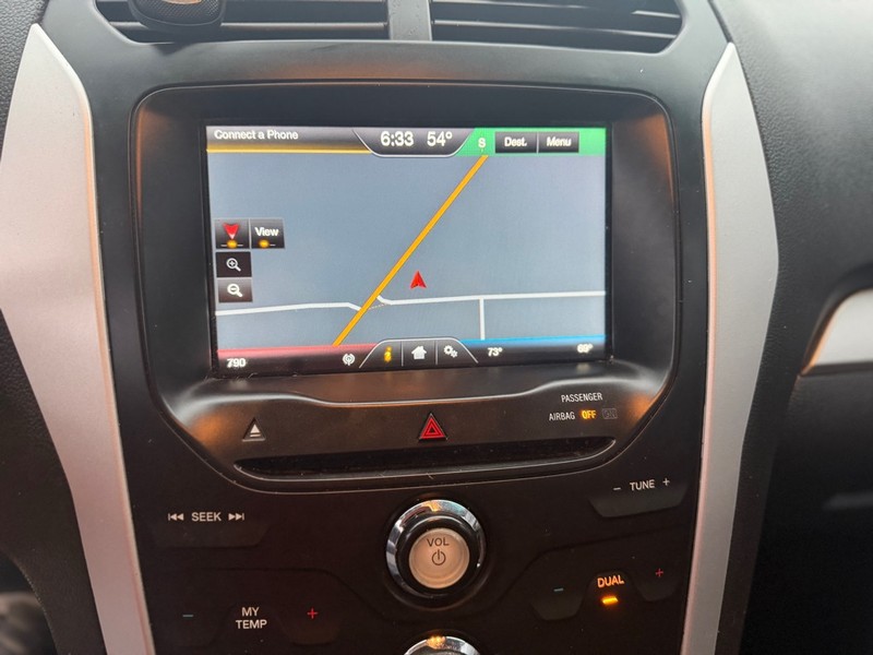 Ford Explorer Vehicle Full-screen Gallery Image 9