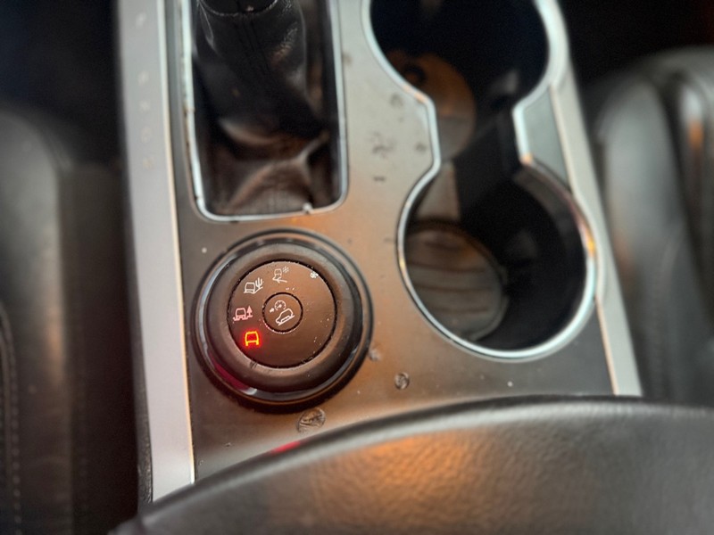 Ford Explorer Vehicle Full-screen Gallery Image 10