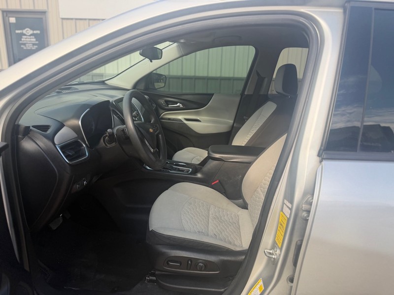 Chevrolet Equinox Vehicle Full-screen Gallery Image 6