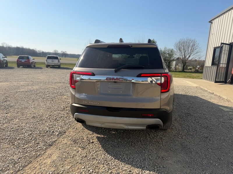 GMC Acadia Vehicle Full-screen Gallery Image 4