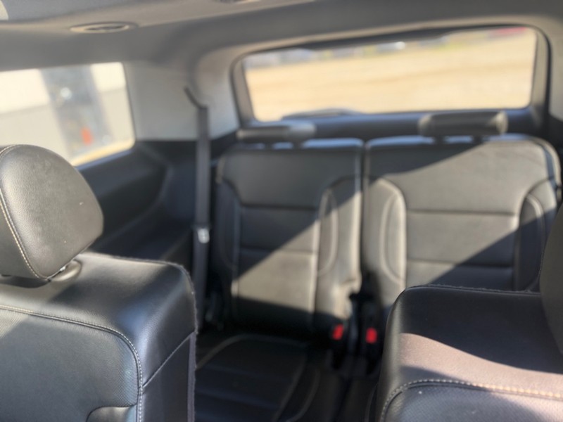 GMC Acadia Vehicle Full-screen Gallery Image 5