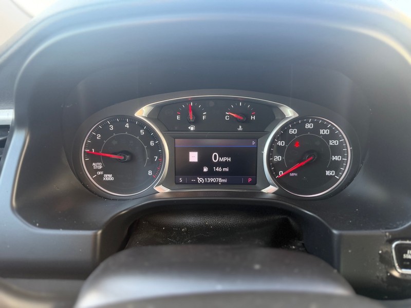 GMC Acadia Vehicle Full-screen Gallery Image 11