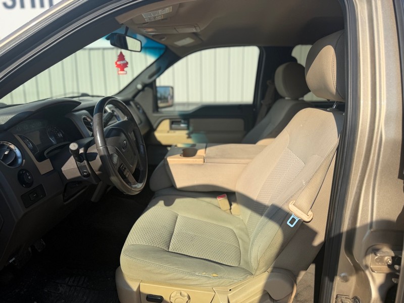 Ford F-150 Vehicle Full-screen Gallery Image 6