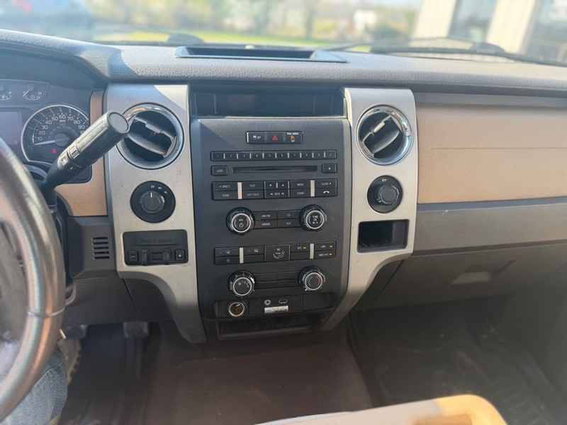 Ford F-150 Vehicle Full-screen Gallery Image 7