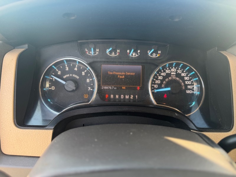 Ford F-150 Vehicle Full-screen Gallery Image 9