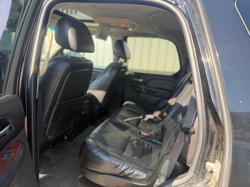 Cadillac Escalade Vehicle Full-screen Gallery Image 6