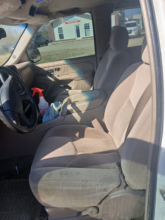 Chevrolet Silverado 1500 Vehicle Full-screen Gallery Image 5