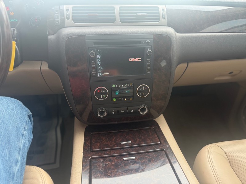 GMC Sierra 1500 Vehicle Full-screen Gallery Image 7