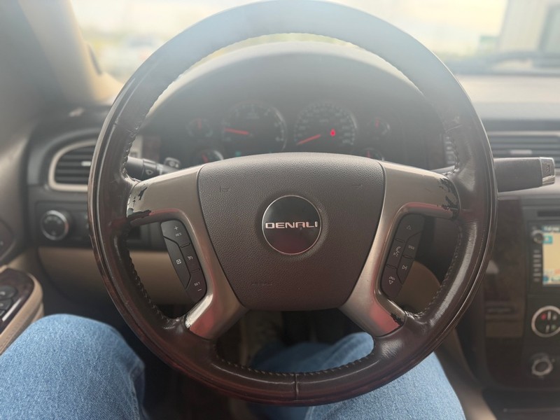 GMC Sierra 1500 Vehicle Full-screen Gallery Image 9