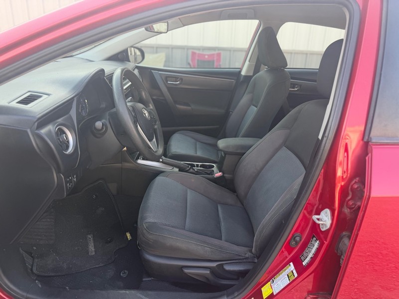 Toyota Corolla Vehicle Full-screen Gallery Image 6