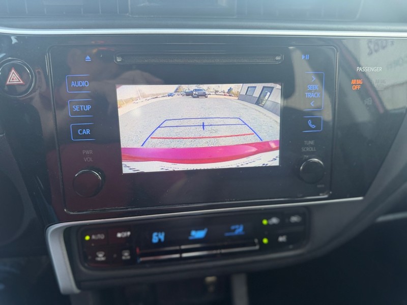 Toyota Corolla Vehicle Full-screen Gallery Image 8