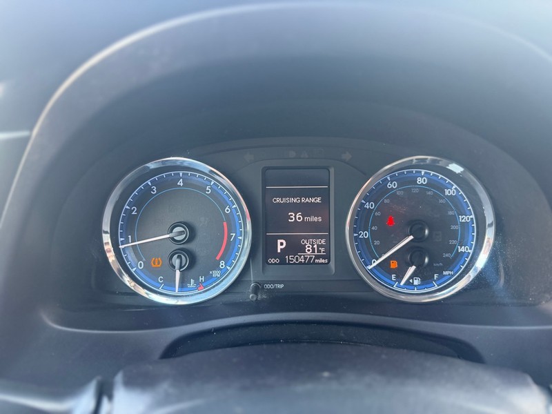 Toyota Corolla Vehicle Full-screen Gallery Image 10