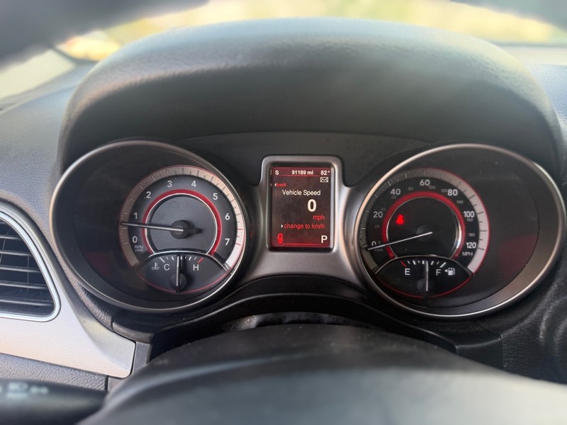 Dodge Journey Vehicle Full-screen Gallery Image 12